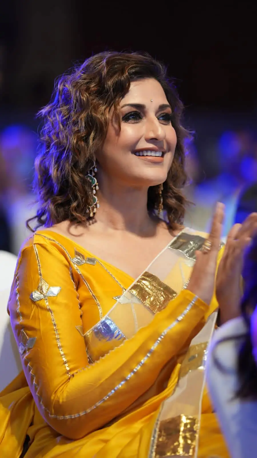 INDIAN ACTRESS SONALI BENDRE IN YELLOW SAREE BLOUSE 5